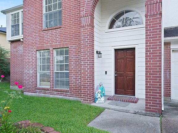 2nd image of 28723 Sedgefield St