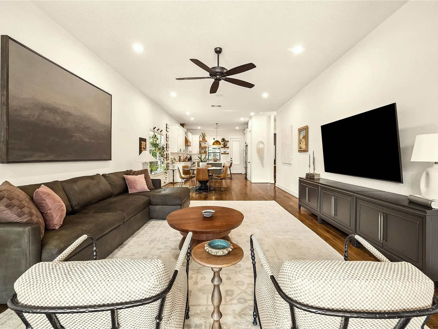 3 bed, 2.0 bath, 1881 sqft, $3,000 — Photo 3
