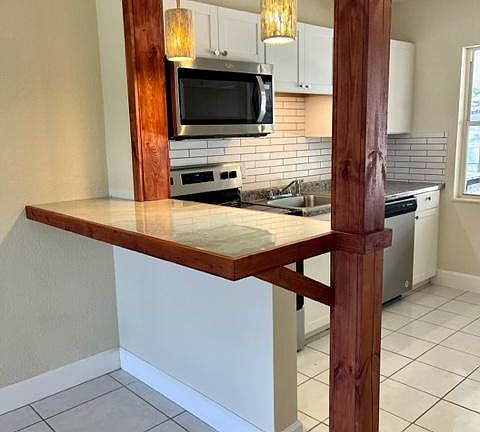 4th image of 1549 Avocado Ave #1549