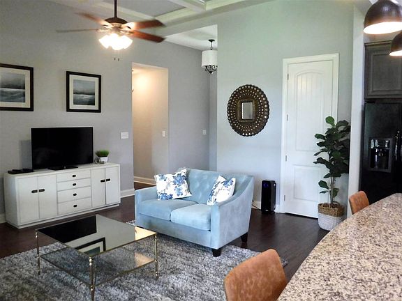 5th image of 105 Bedford Ct