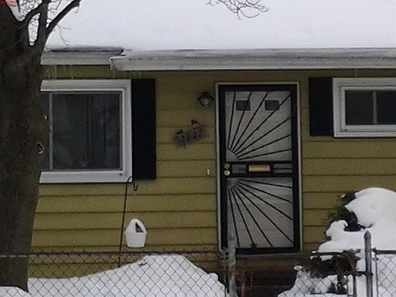 2nd image of 2827 Woodruff Ln