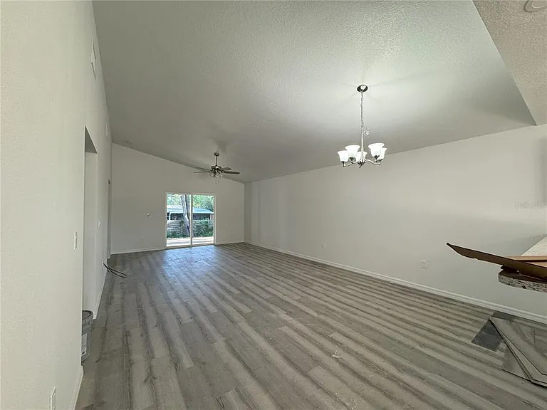 1112 Eden Dr — Photo 4