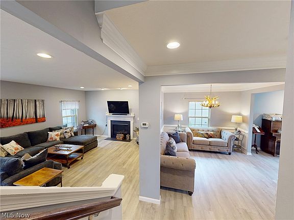 5th image of 518 N Ashwood Ln