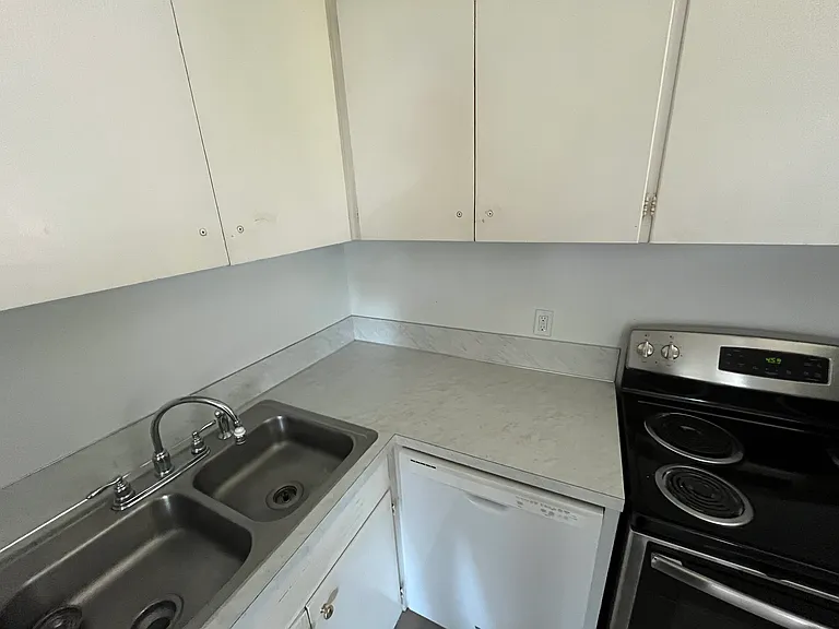 2005 NW Garfield Ave #2011 — Photo 9