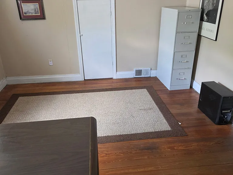 10821 N Main St — Photo 11