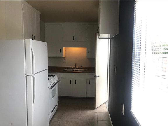 5th image of 4068 Oakcrest Dr APT 2