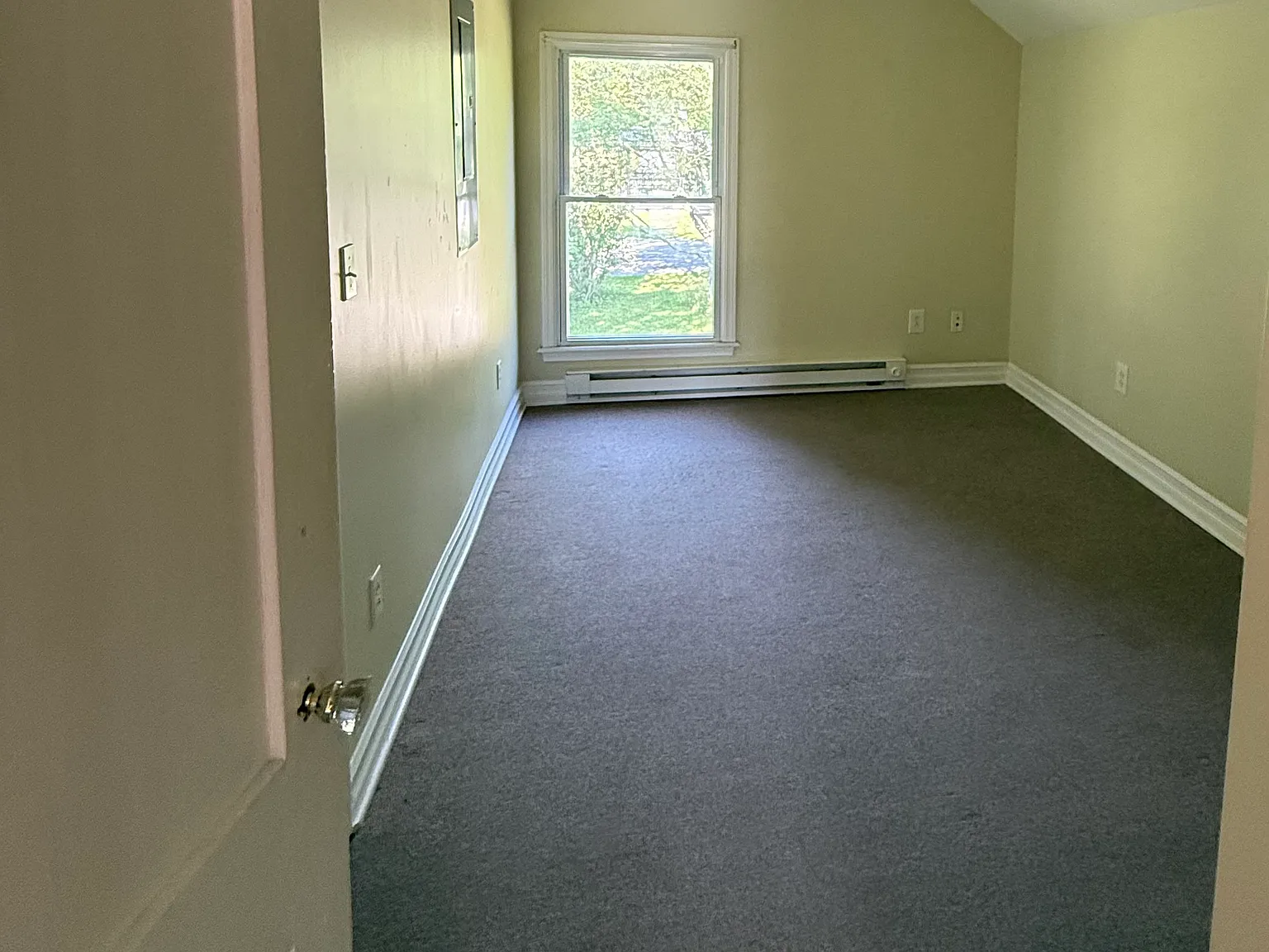 3 bed, 1100 sqft, $1,350 — Photo 3