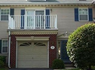 13 Onyx Ct, Franklin Park, NJ 08823