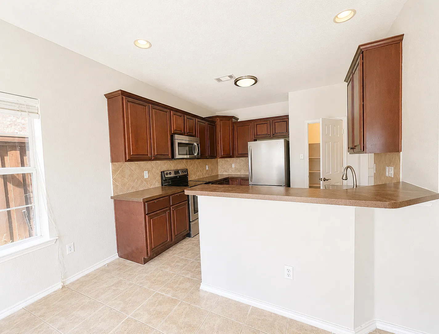 3 bed, 2.5 bath, 1630 sqft, $2,250 — Photo 4