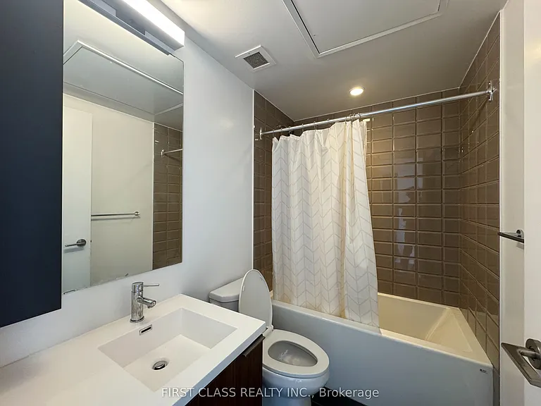 203 College St #407 — Photo 5