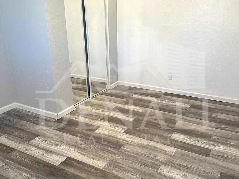 216 E Carol Ave — Photo 22