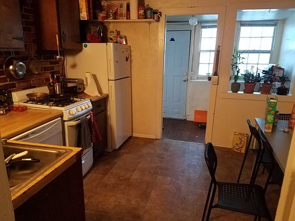 1004 Marine Apt. E - kitchen