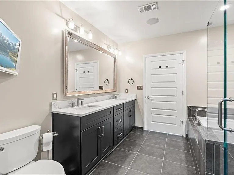 1080 Peachtree St NE #2110 — Photo 23
