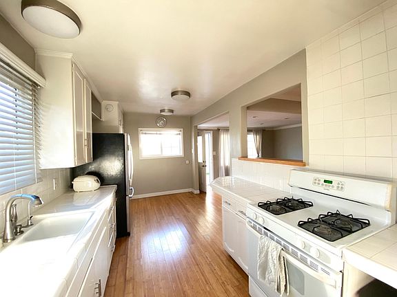 5th image of 1027 Hickory Ave