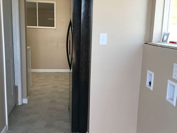 5th image of 1018 W Oregon St
