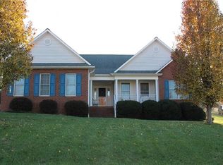 2401 27th Avenue Cir NE, Hickory, NC 28601