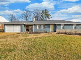 1418 Bridle Rd, Saint Louis, MO 63119