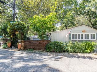 42 Cottage Rd, Calverton, NY 11933