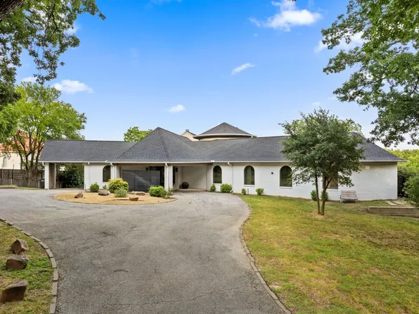 8542 Meadowbrook Dr, Fort Worth, TX 76120