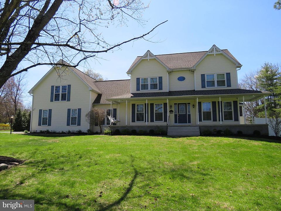 1st image of 10 Spring Hill Ln