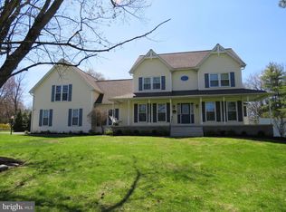10 Spring Hill Ln, Perkasie, PA 18944