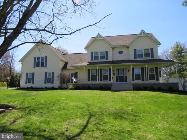 10 Spring Hill Ln, Perkasie, PA 18944