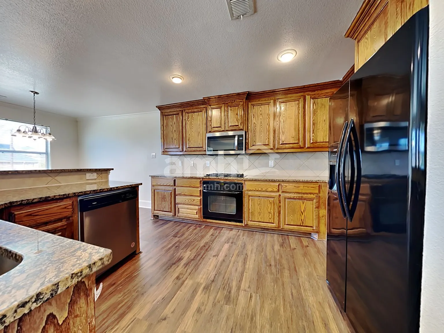 3 bed, 2.5 bath, 1918 sqft, $2,665 — Photo 3