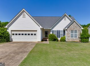 5972 River Oaks Dr, Flowery Branch, GA 30542