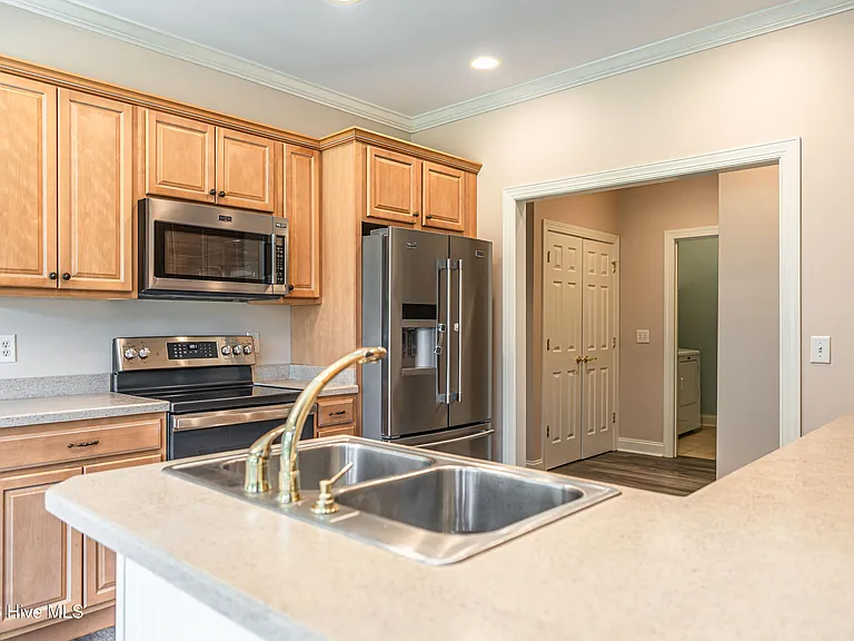 11 Victoria Dr — Photo 19