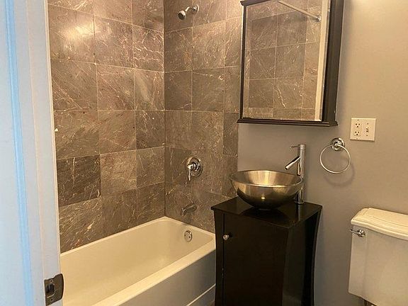 2nd image of 2704 W Arthur Ave APT 2N
