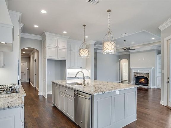 2nd image of 1119 Calle Lago Ct