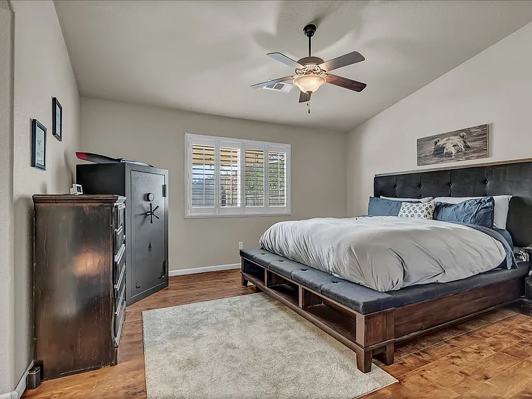 2435 N Crowe St — Photo 12