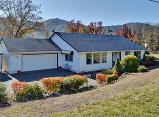 8725 John Day Dr, Gold Hill, OR 97525