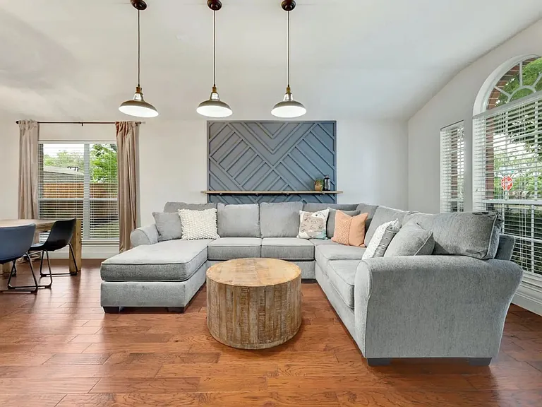13344 Tamayo Dr — Photo 2
