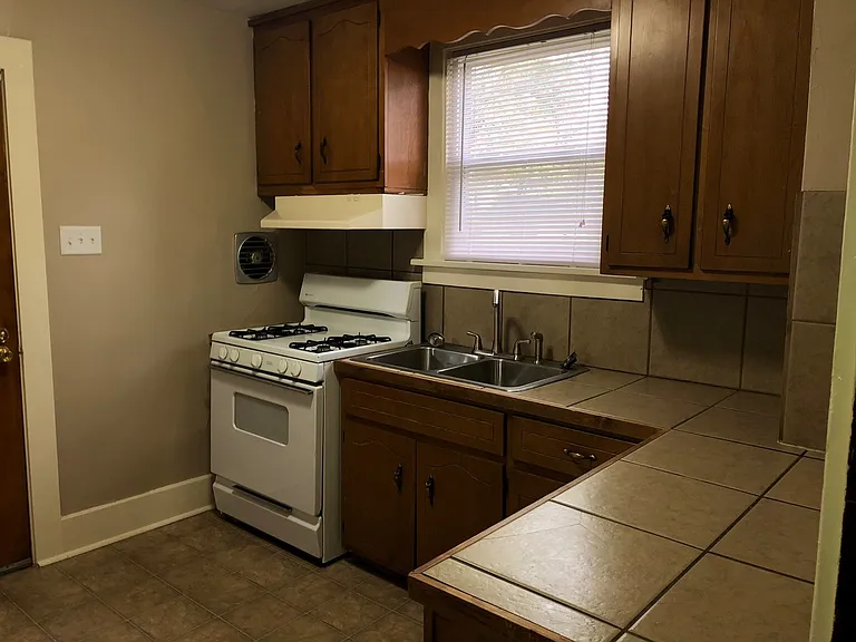 3406 Robinwood Dr — Photo 20