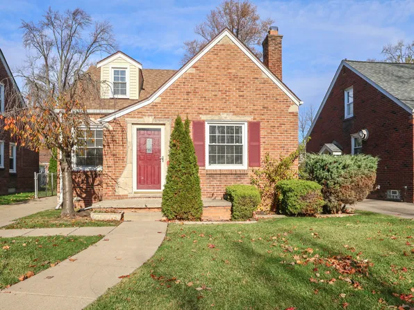 1792 Roslyn Rd, Grosse Pointe Woods, MI 48236