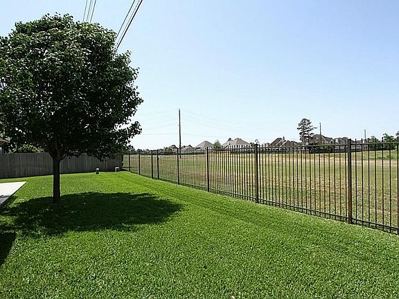 3rd image of 19207 Cougar Peak Dr