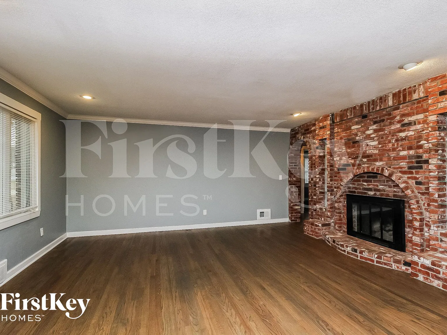 3 bed, 2.0 bath, 2200 sqft, $2,415 — Photo 2