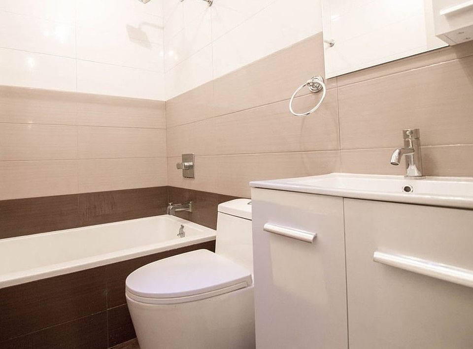 2nd image of 707 Saint Johns Pl APT 3r