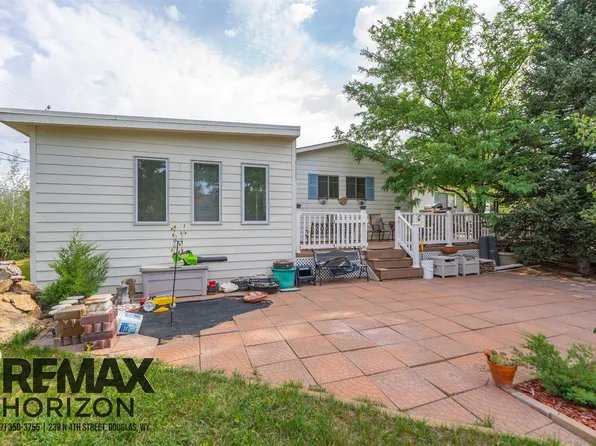 140 N 9th St, Douglas, WY 82633