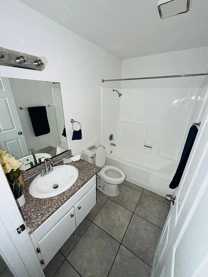 1 bed, 896 sqft, $1,695 — Photo 4