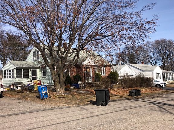 3rd image of 89 Waveland Ave