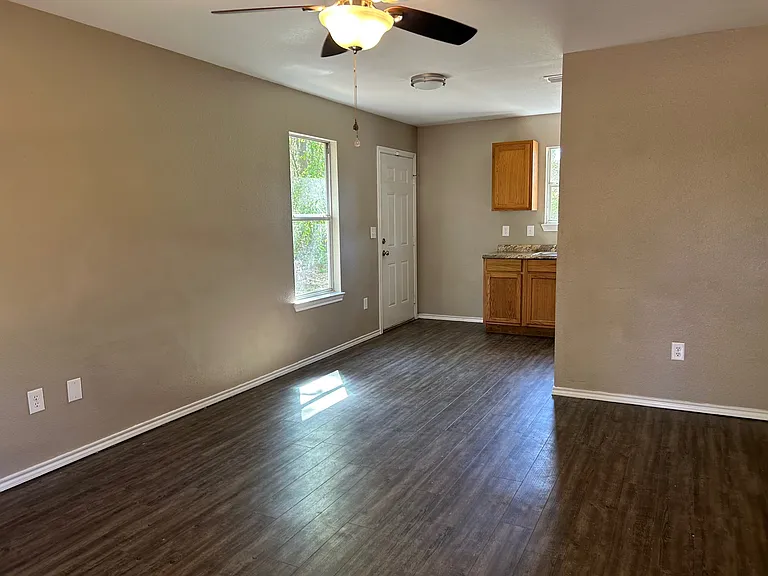 434 S Nixon St — Photo 2