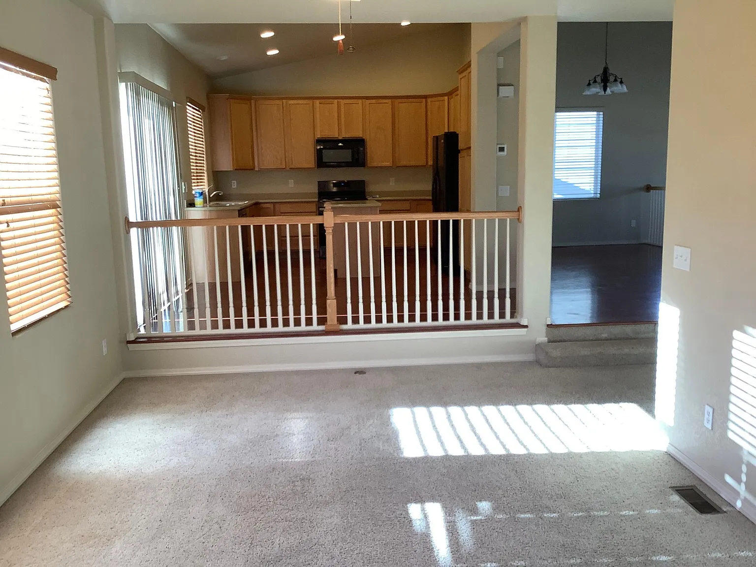 725 Airman Ln — Photo 3