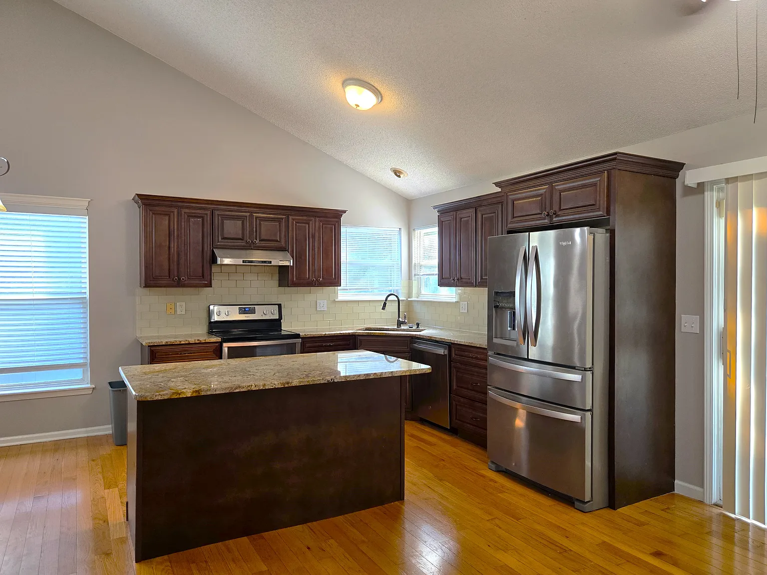 4 bed, 1893 sqft, $2,750 — Photo 4