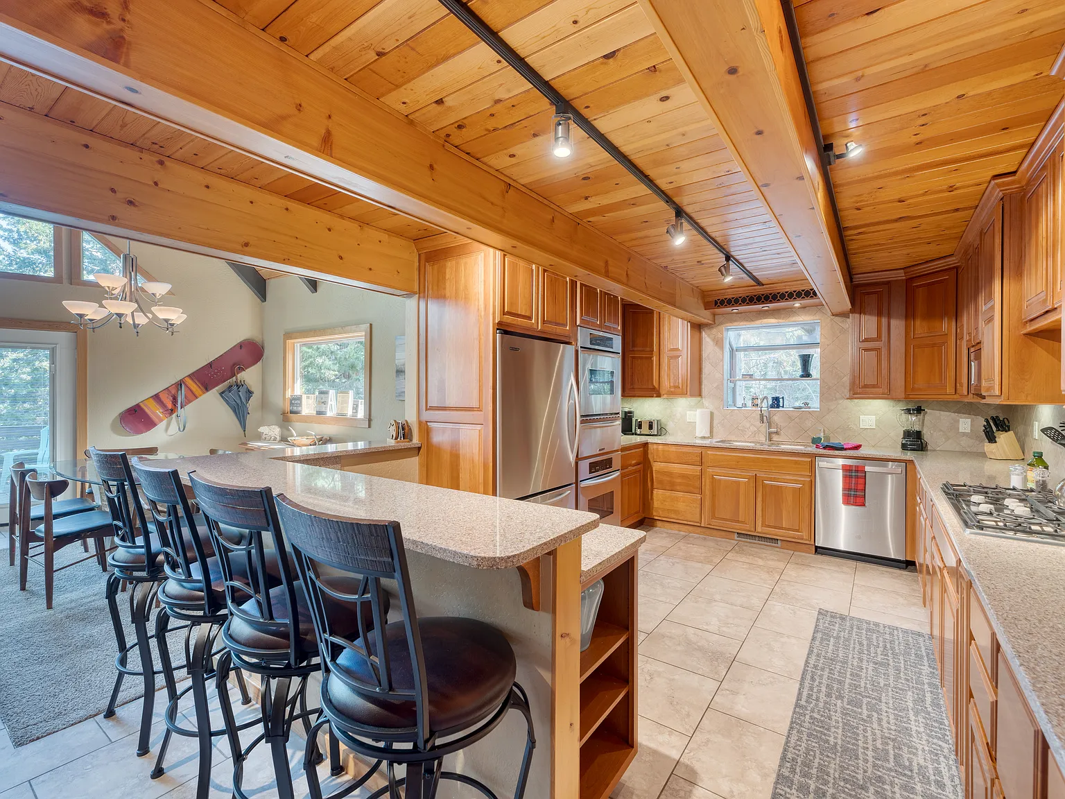 3 bed, 2.5 bath, 2200 sqft, $5,000 — Photo 4