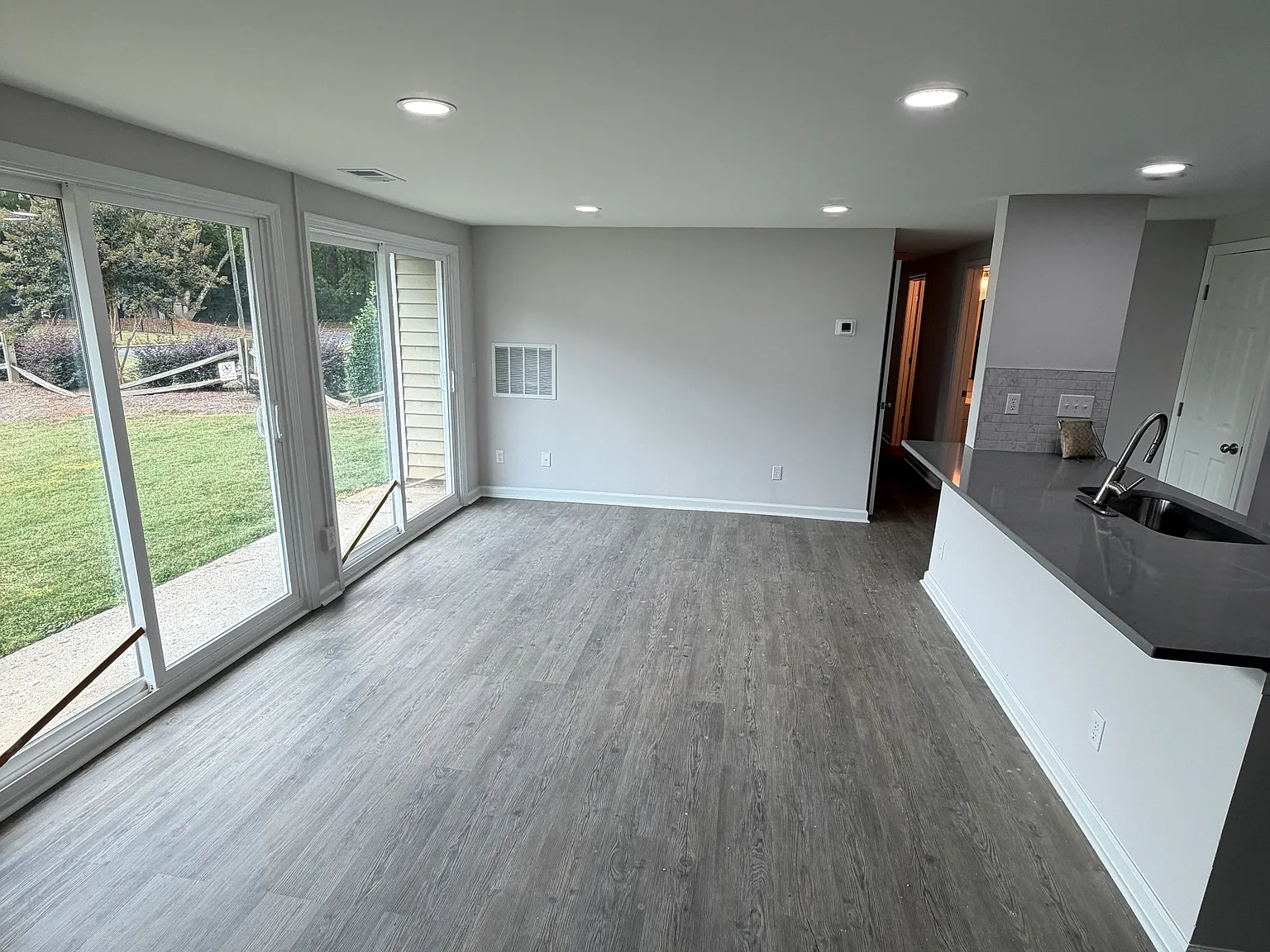3 bed, 942 sqft, $1,650 — Photo 1