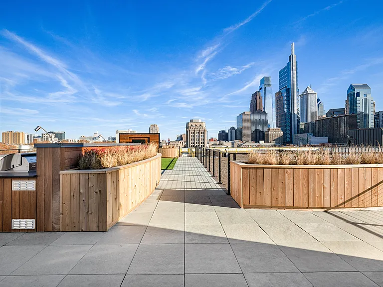 Edgewater Apartments — Photo 13