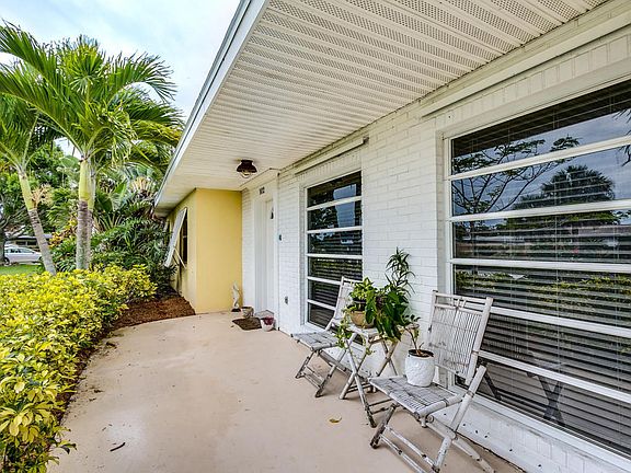 2nd image of 102 Mayaca Dr