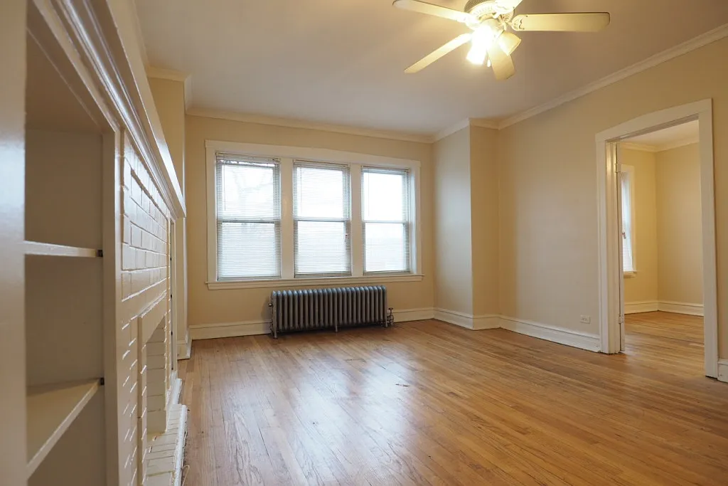 Building Photo - 2948 W Belle Plaine Ave #1
